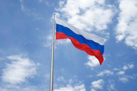 Новая учебная неделя началась с торжественного поднятия флагов Российской Федерации и Республики Коми и исполнения гимнов..